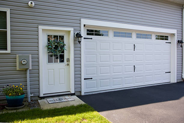 24/7 Emergency Garage Door Panel Replacement experts in Surry County County, VA